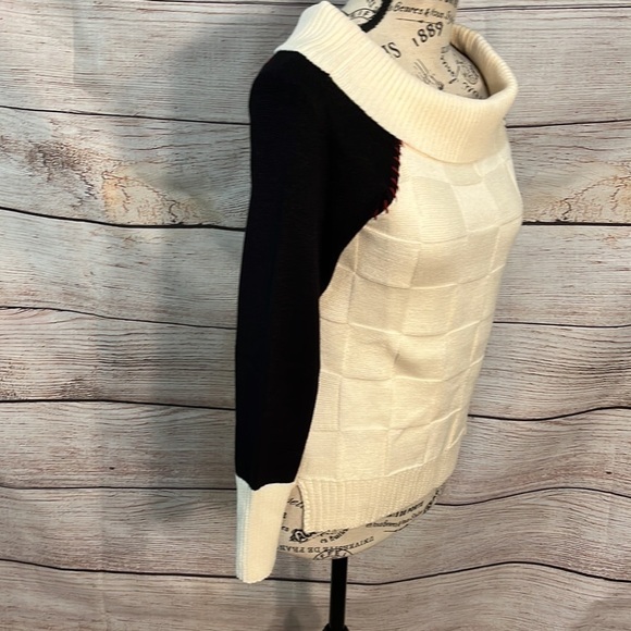 Elaris Sweater Cowl Neck Cropped Stitched Accents Size Small - Picture 4 of 8